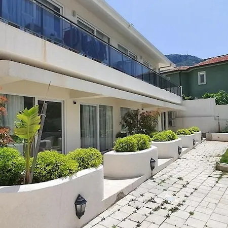 Guenluek Kiralik & Havuzlu * Ölüdeniz